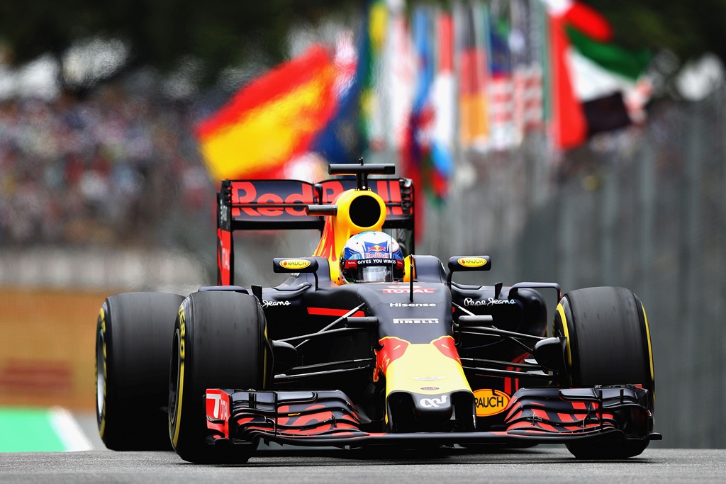 Carro de corrida Fórmula 1 - RedBull RBR – O Mundo da Nuvem