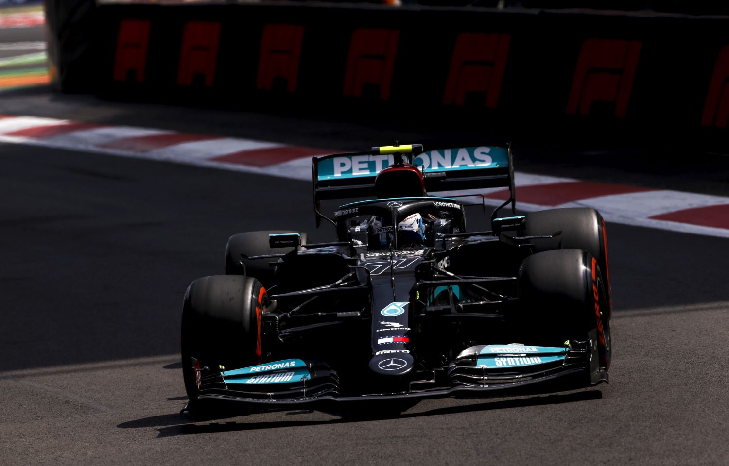 Pérez domina primeiro treino livre do GP do Bahrein de F1 - Notícia de  Fórmula 1 - Grande Prêmio