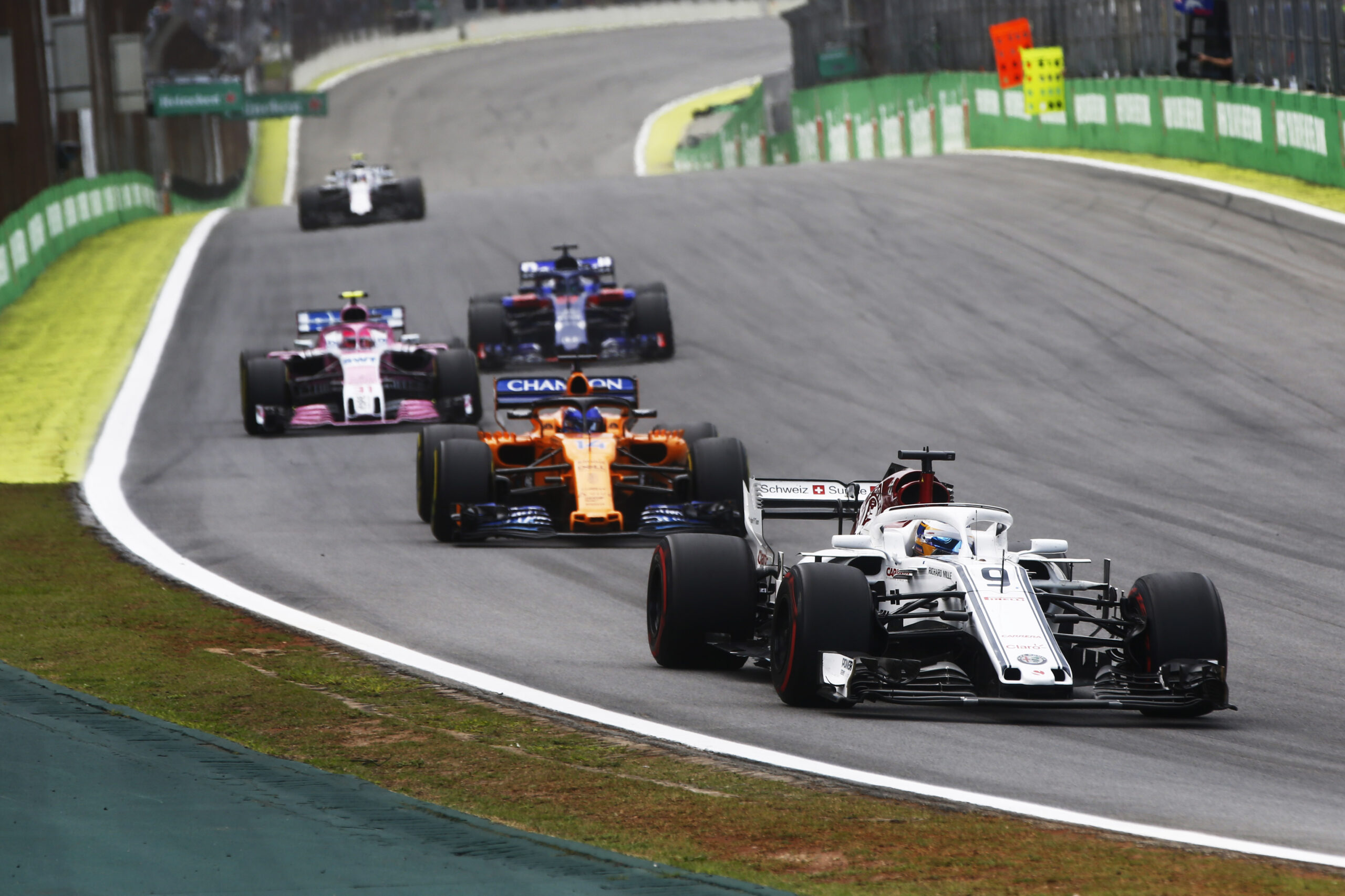 Veja como é correr em Interlagos e Mônaco no game de F1 2015