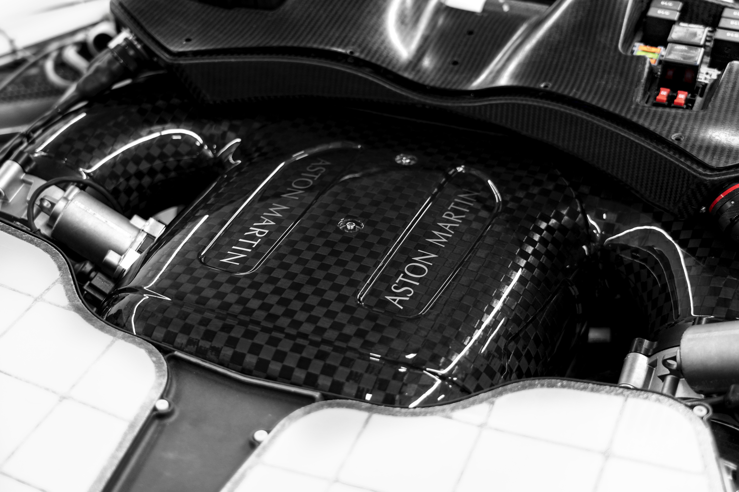F1 de rua: Aston Martin Valkyrie