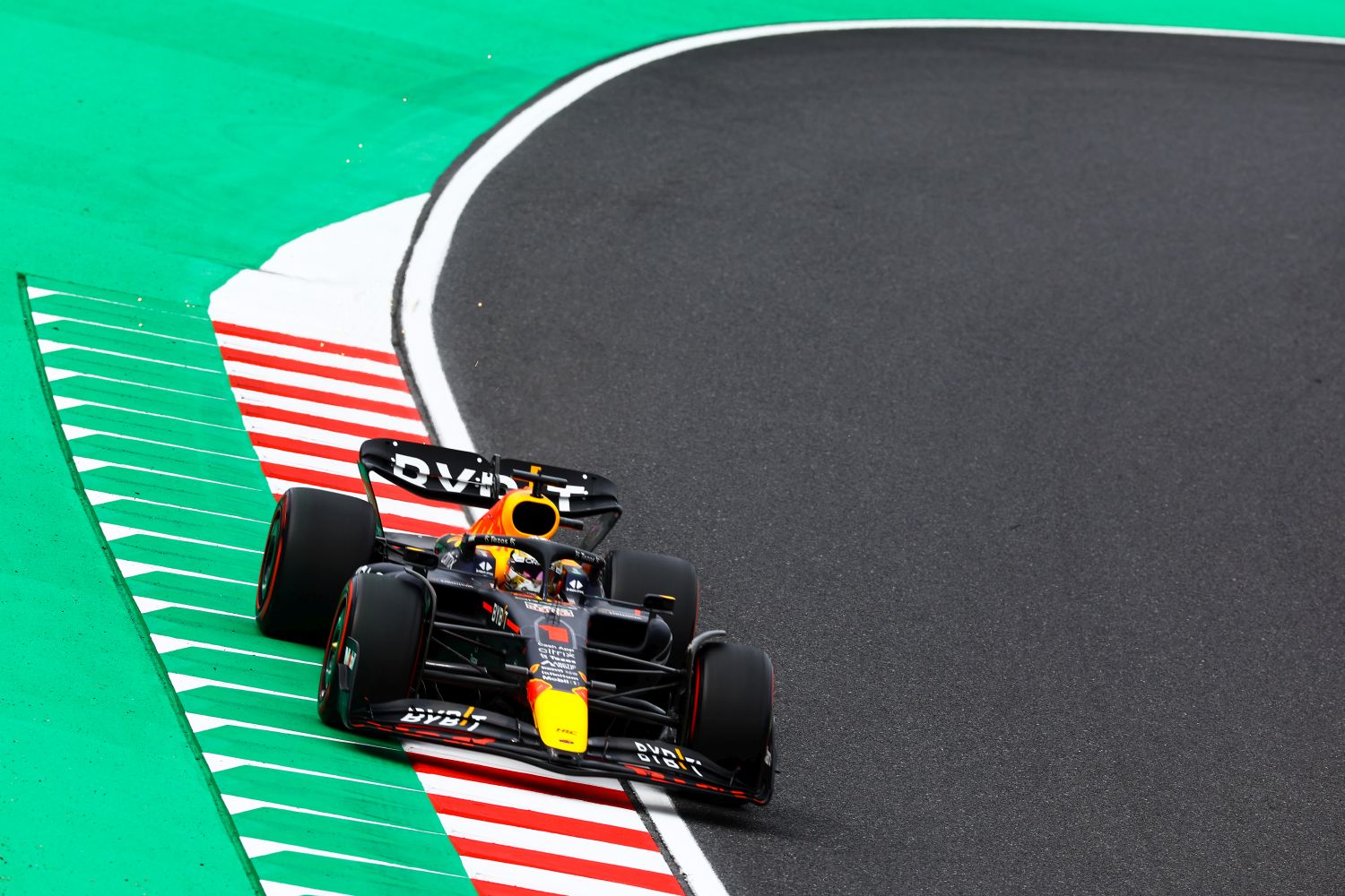 F1, GP Japão, TL1: Max Verstappen regressa ao topo da tabela de