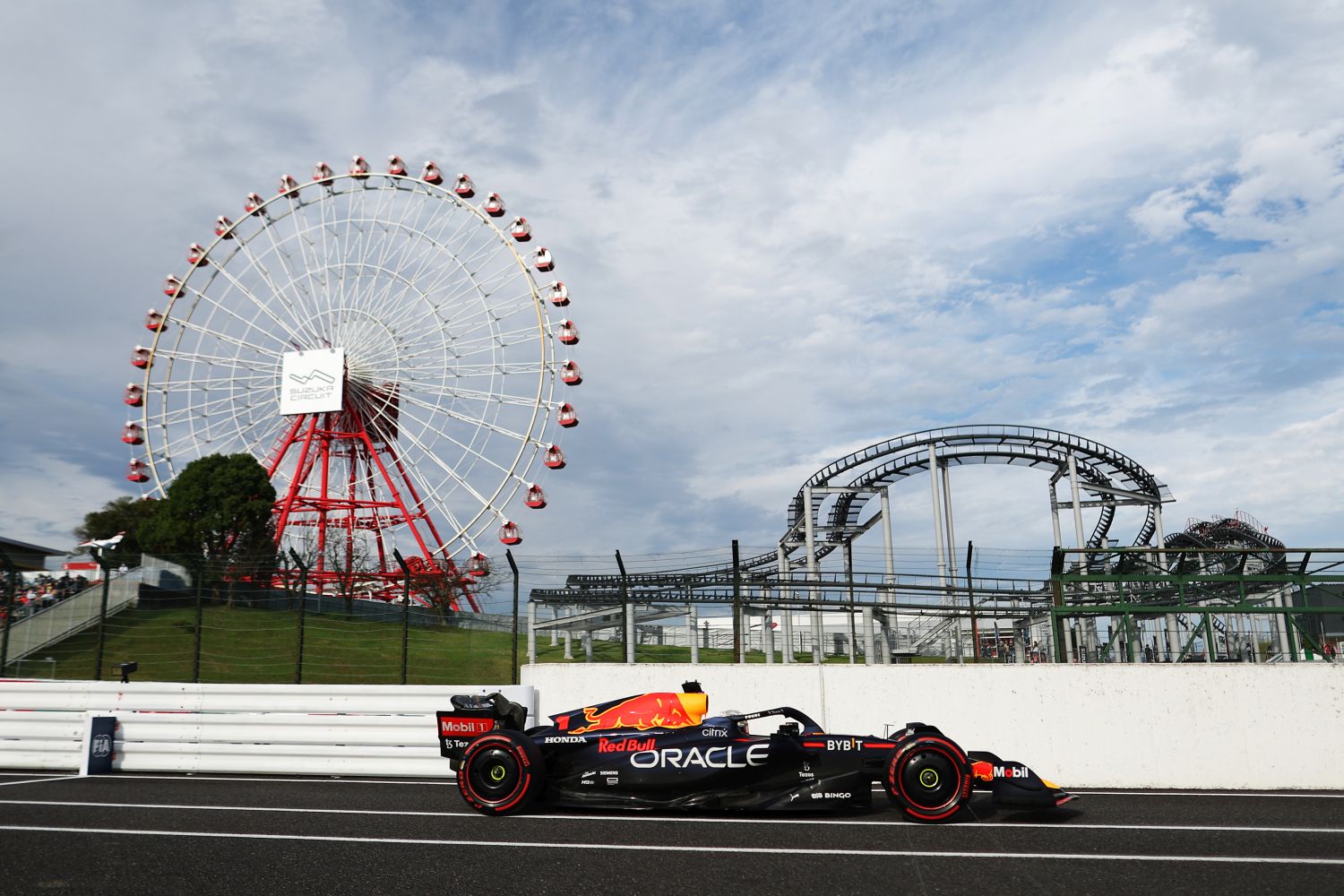 Verstappen faz a pole e pode conquistar o bi no Japão; Leclerc é o 2º