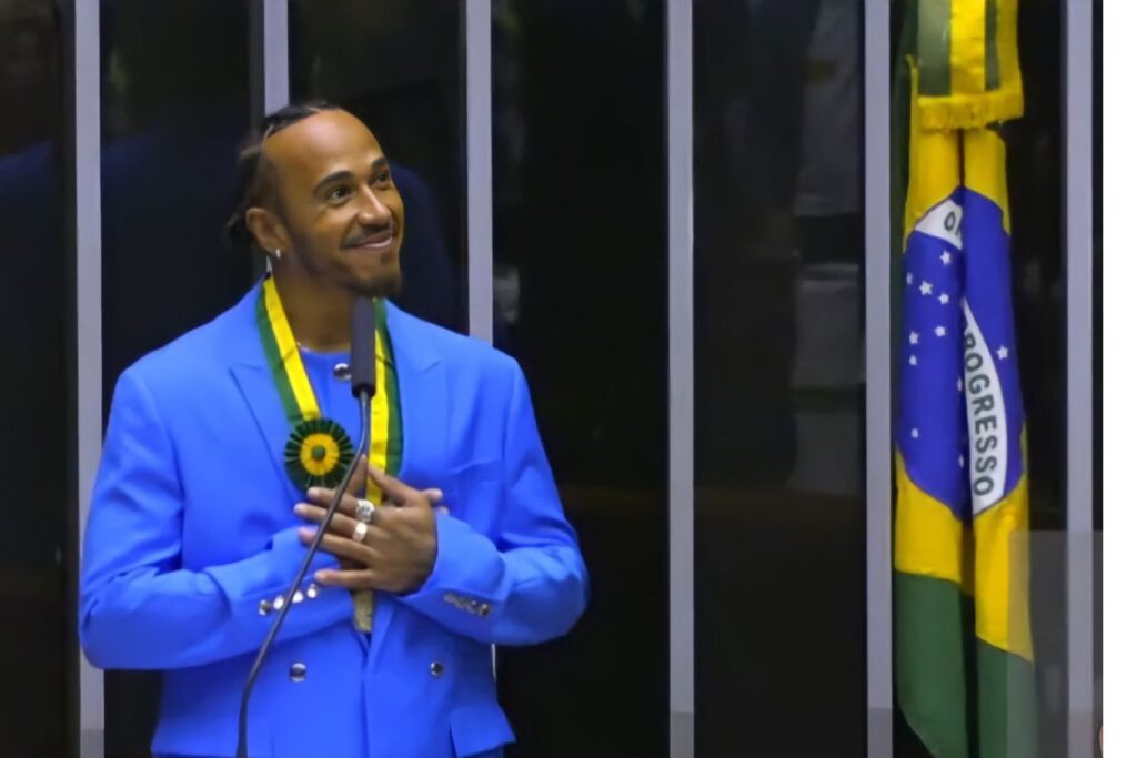 Hamilton recebe a Cidadania Honorária Brasileira em Brasília | Racing