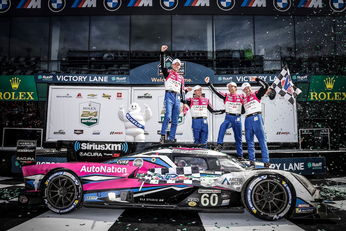 Helio Castroneves é tri nas 24 Horas de Daytona