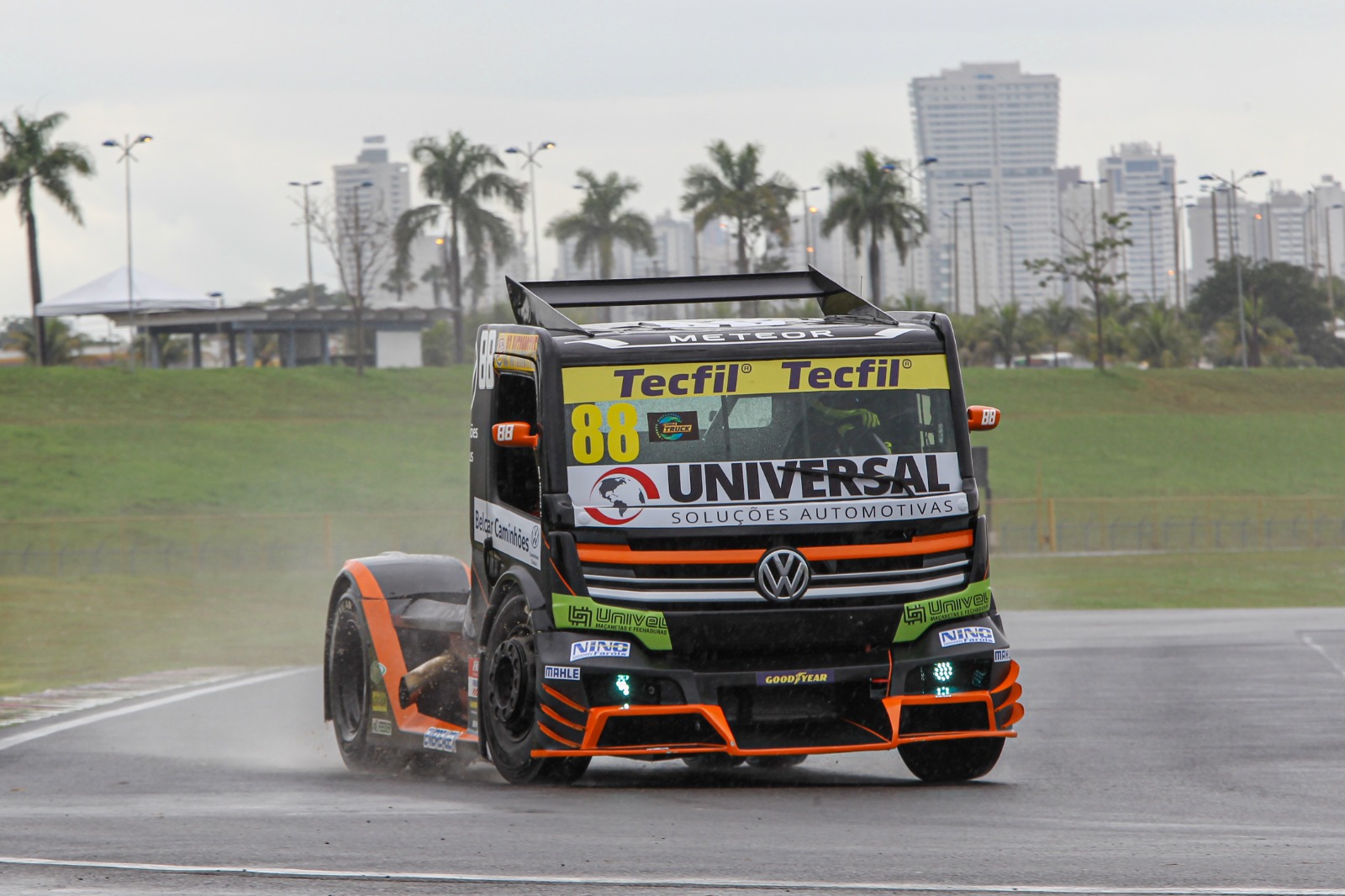 Beto Monteiro se prepara para maratona com Copa Truck e Nascar