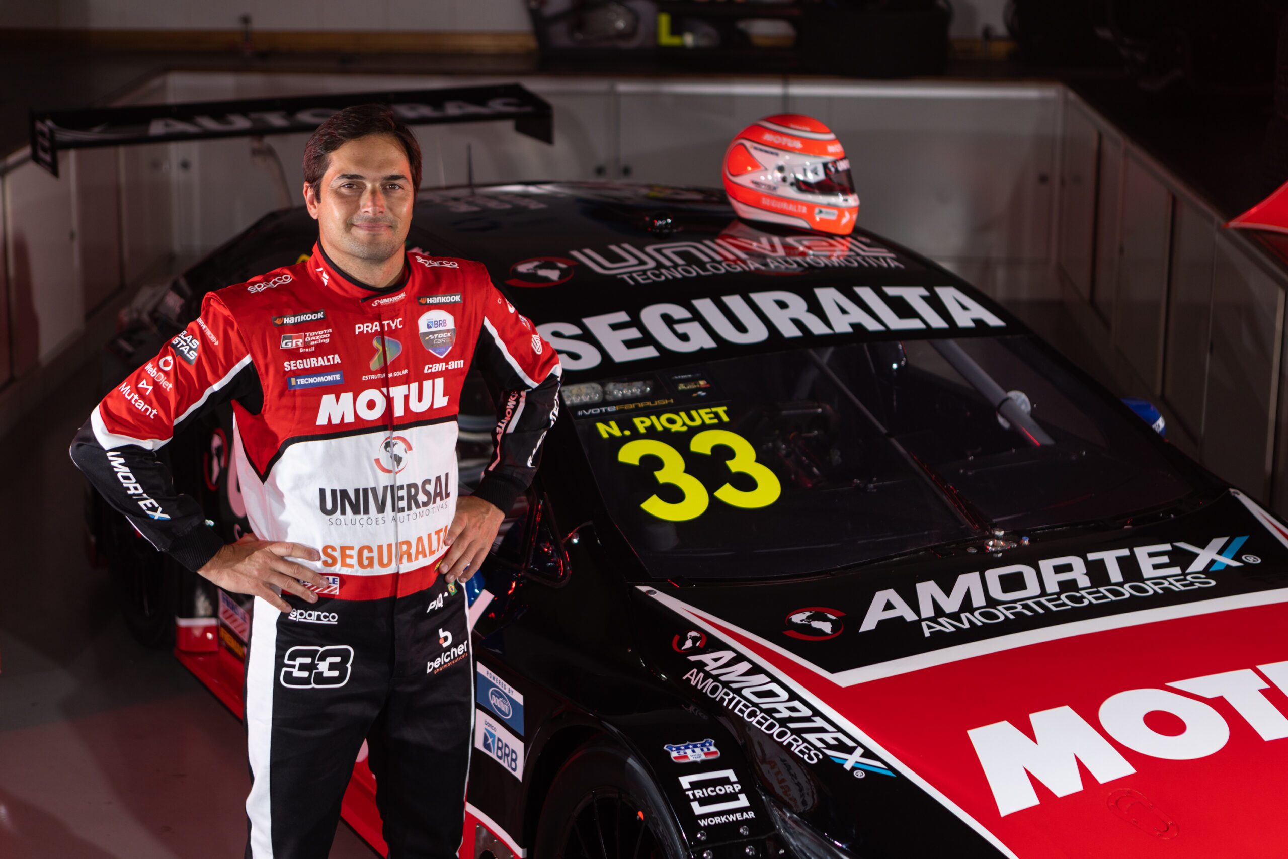 Nelsinho Piquet apresenta novo Toyota Corolla para Stock Car em