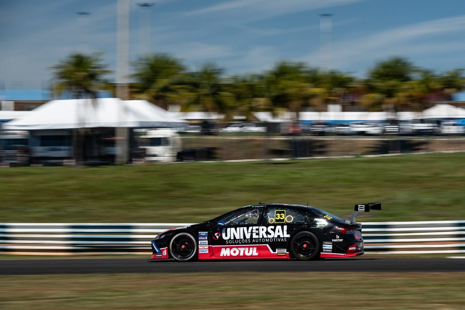 Stock Car: Piquet Jr. larga do top-10 com a Universal em Goiânia