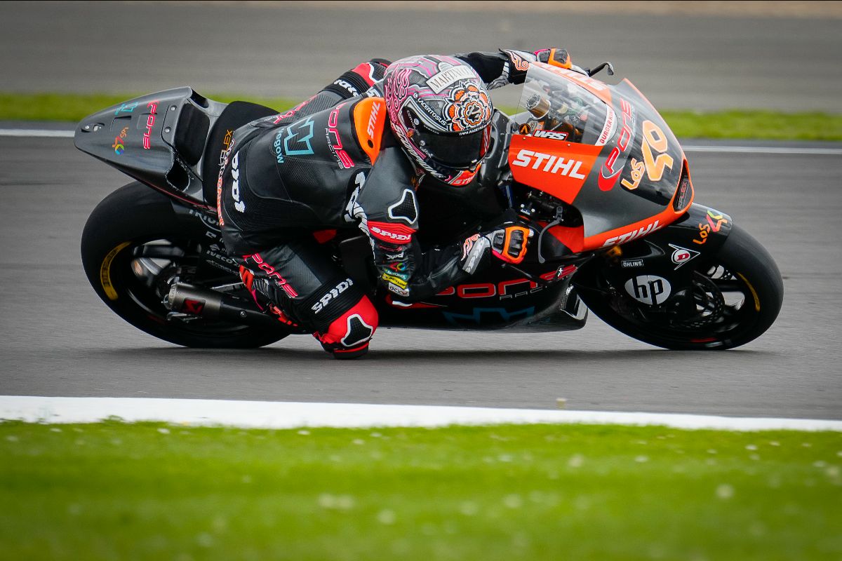 Moto2: Canet lidera segunda sessão de treinos na Inglaterra