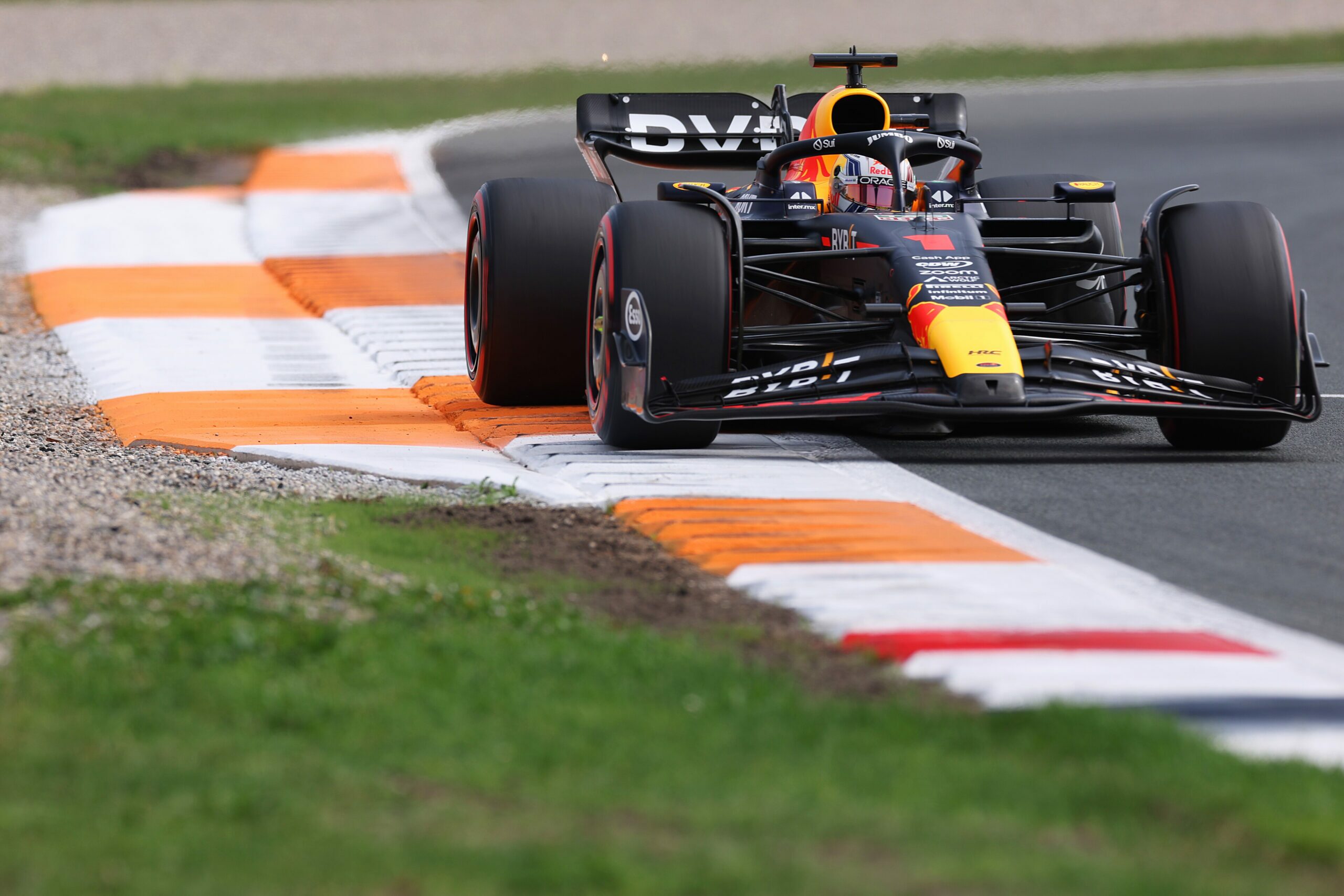 GP da Holanda: Verstappen lidera primeiro treino livre; Alonso é o