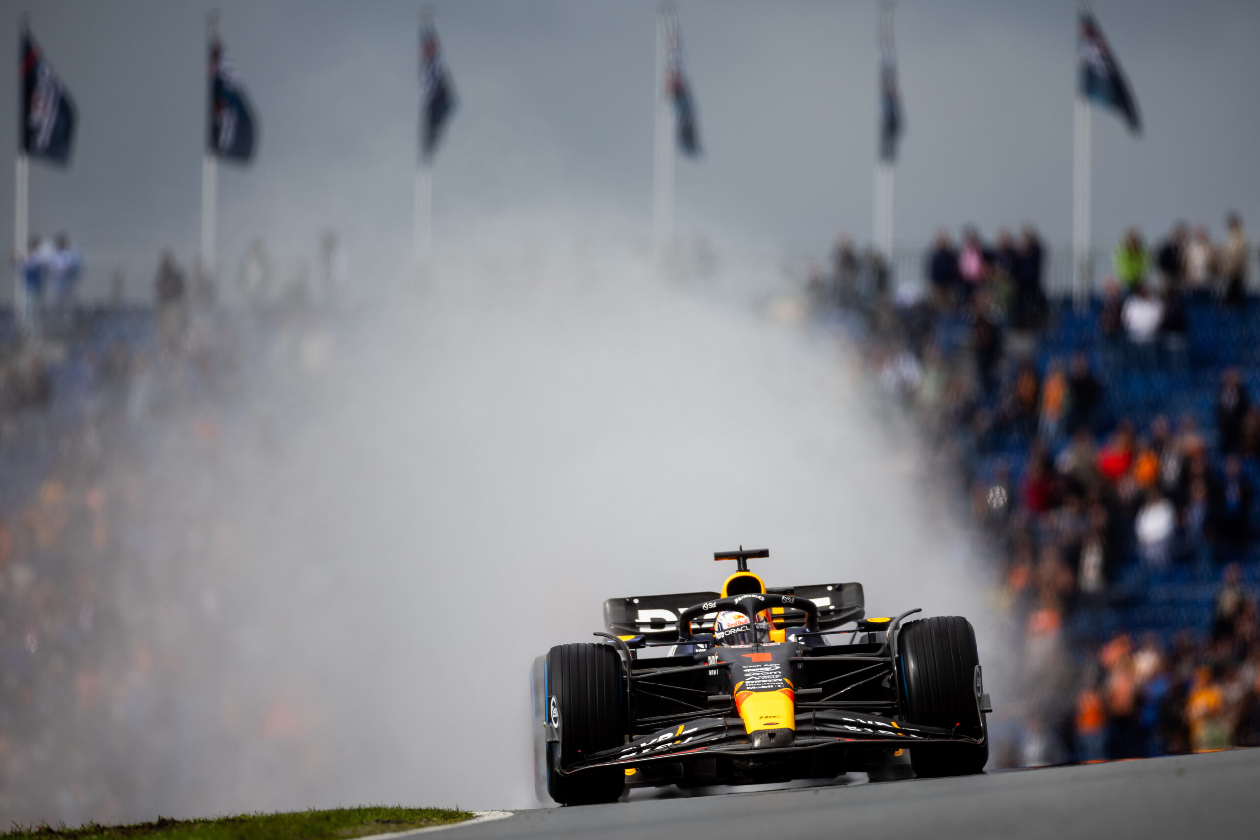 GP da Holanda: Verstappen lidera 3º treino afetado por chuva, fórmula 1