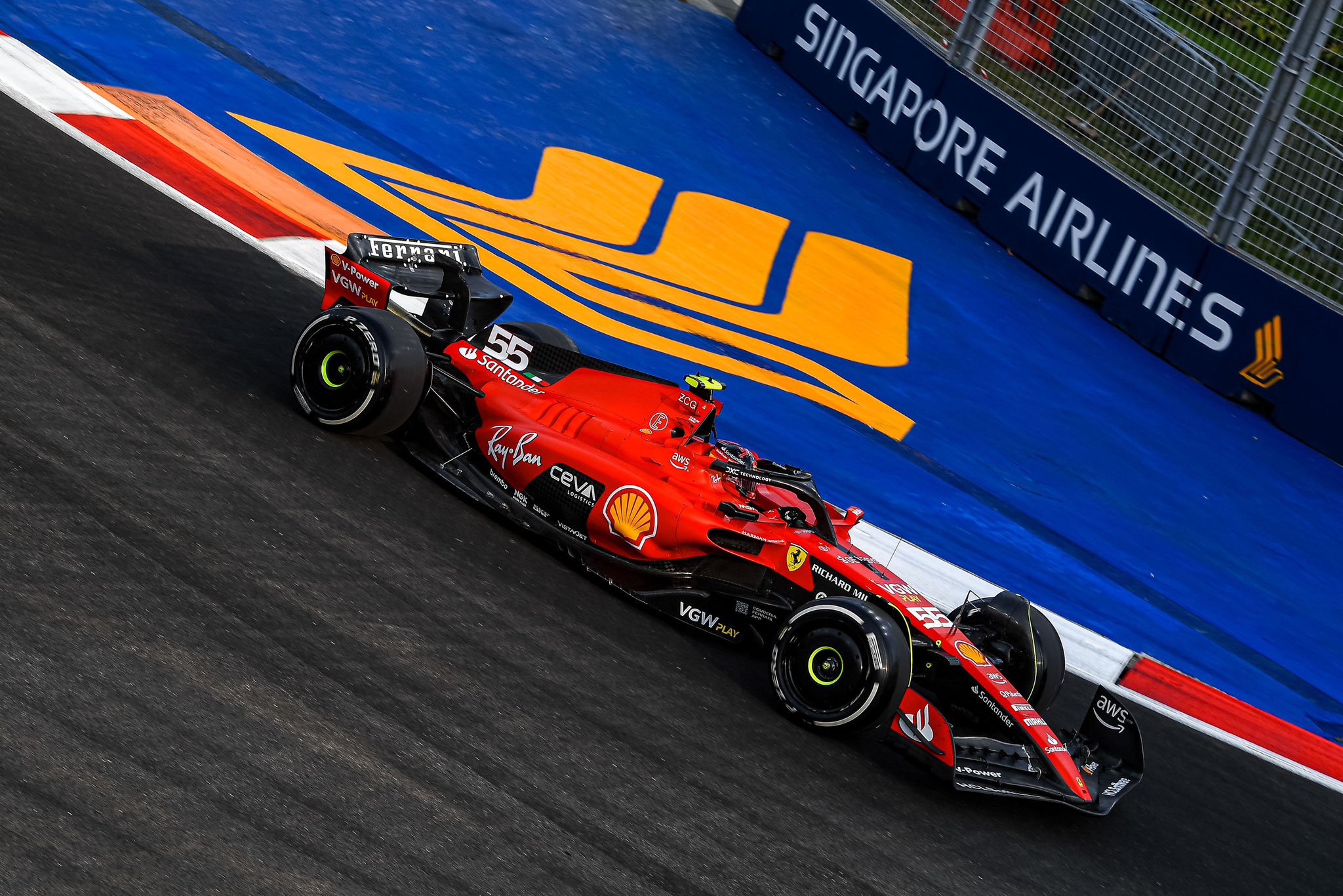 Sainz lidera e Ferrari se destaca no 1º treino do GP de São Paulo