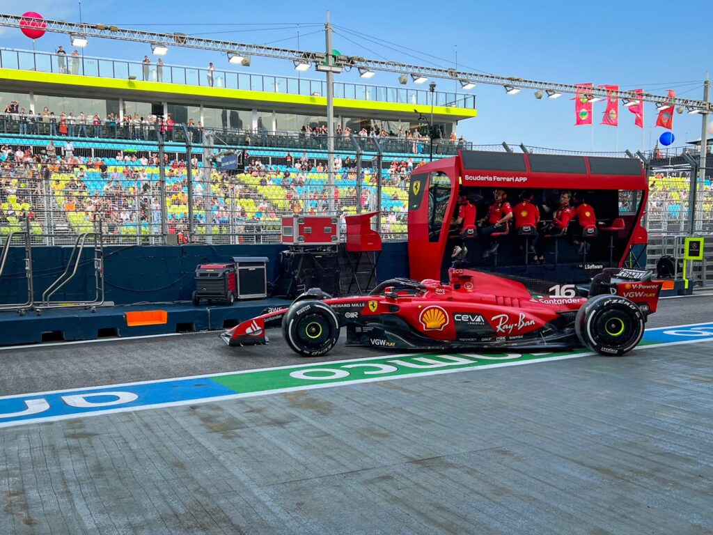 Sainz lidera 2º treino e é o mais rápido do dia no GP de Cingapura de F-1 -  Motor Show