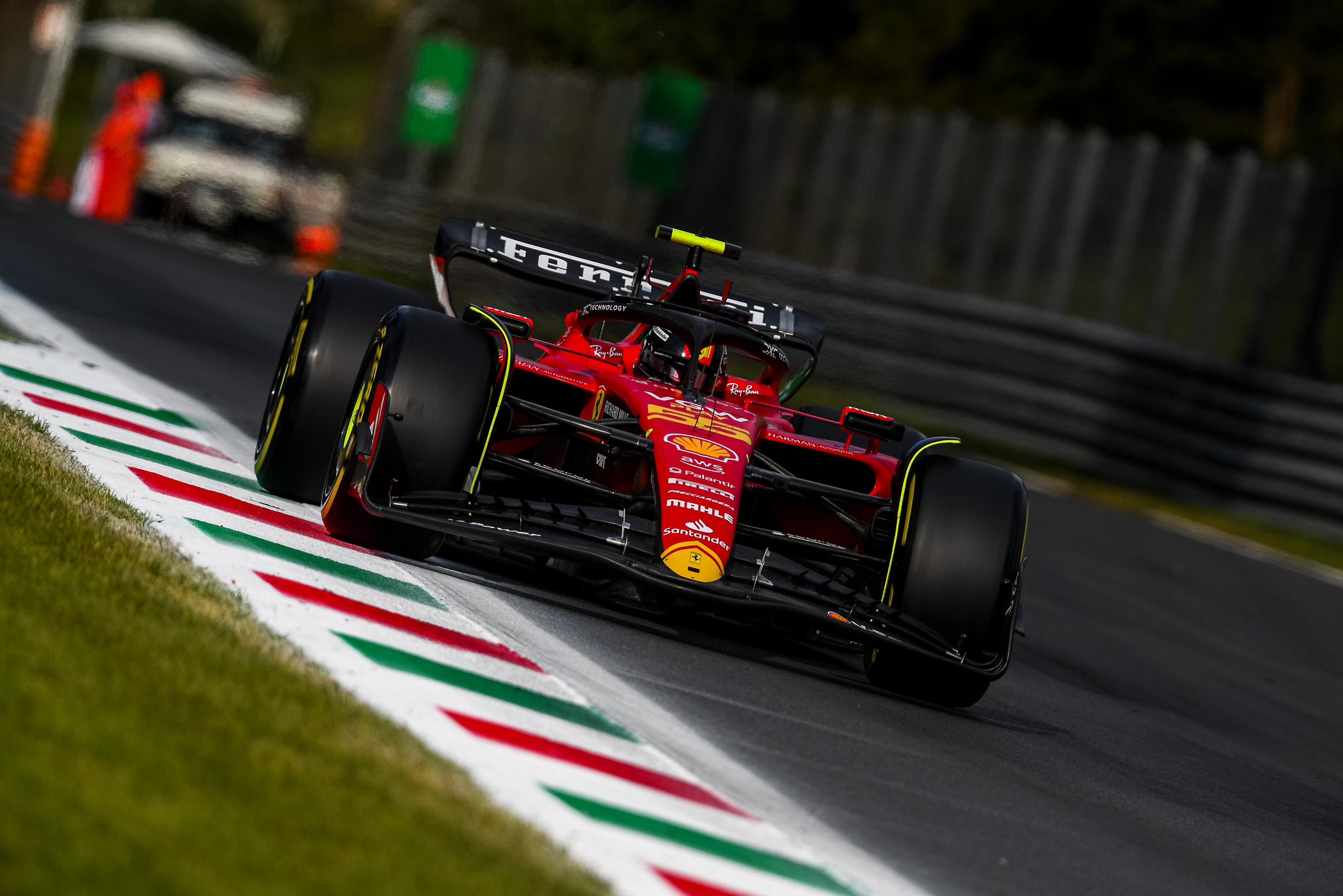 Sainz coloca Ferrari na frente no segundo treino da F1 na Itália