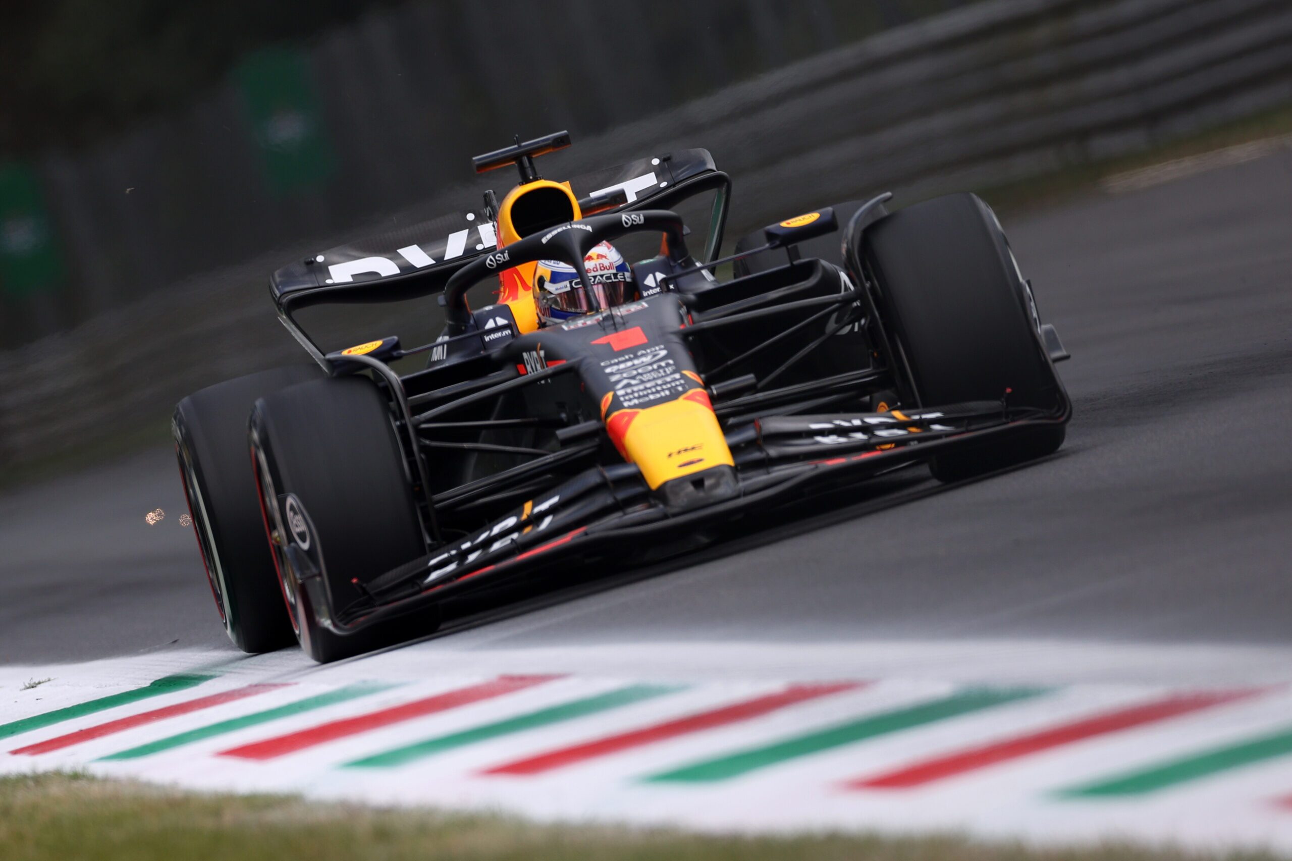 Sainz lidera treino livre da F1 em Interlagos. Verstappen é só 16º