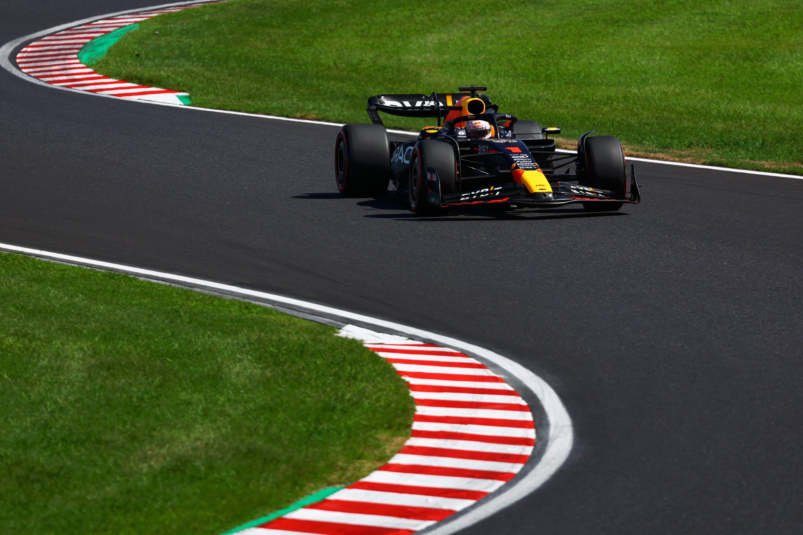 GP do Japão: Verstappen lidera 2º treino e Gasly bate no fim