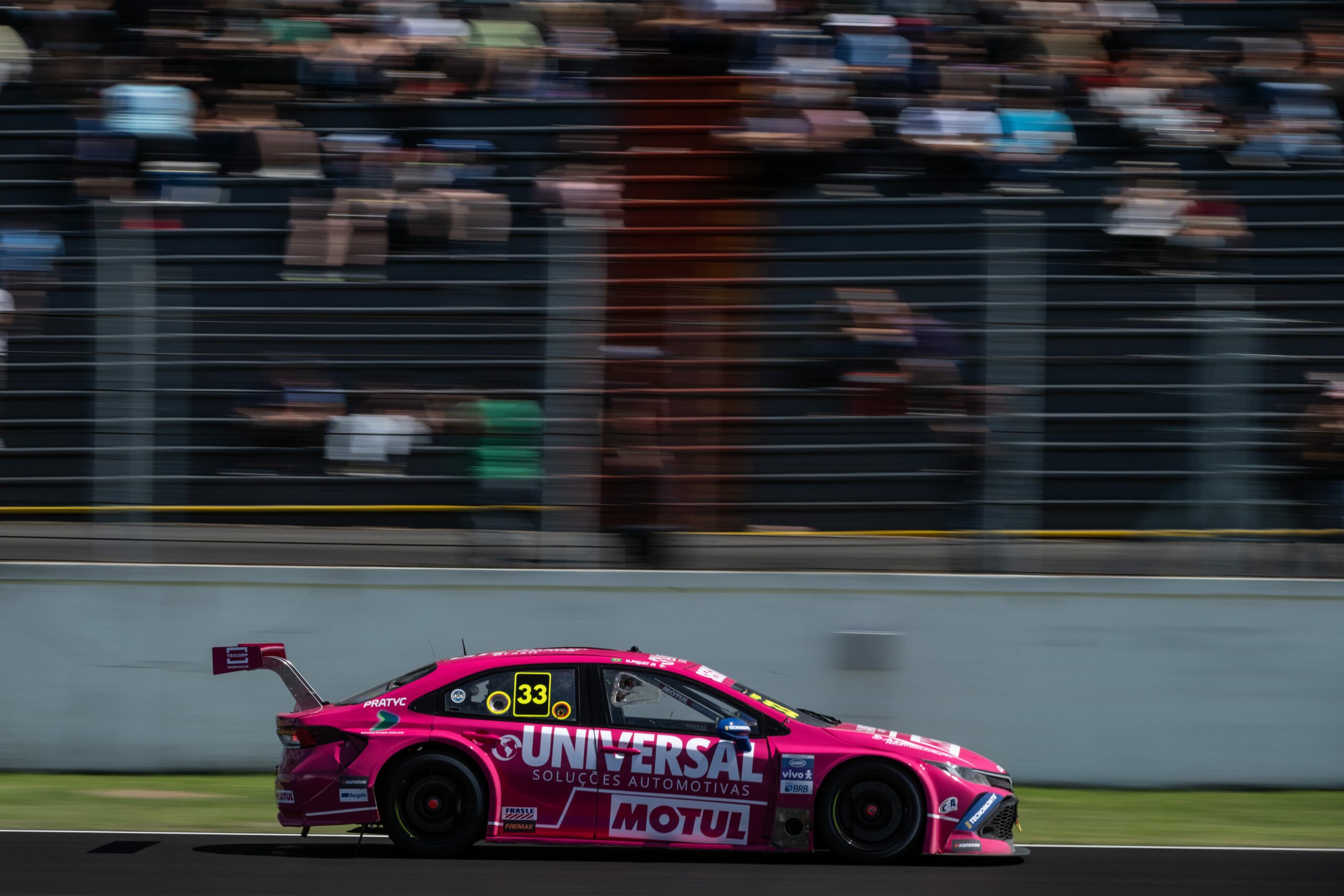 Piquet Jr. acelera em várias corridas com a Universal Soluções