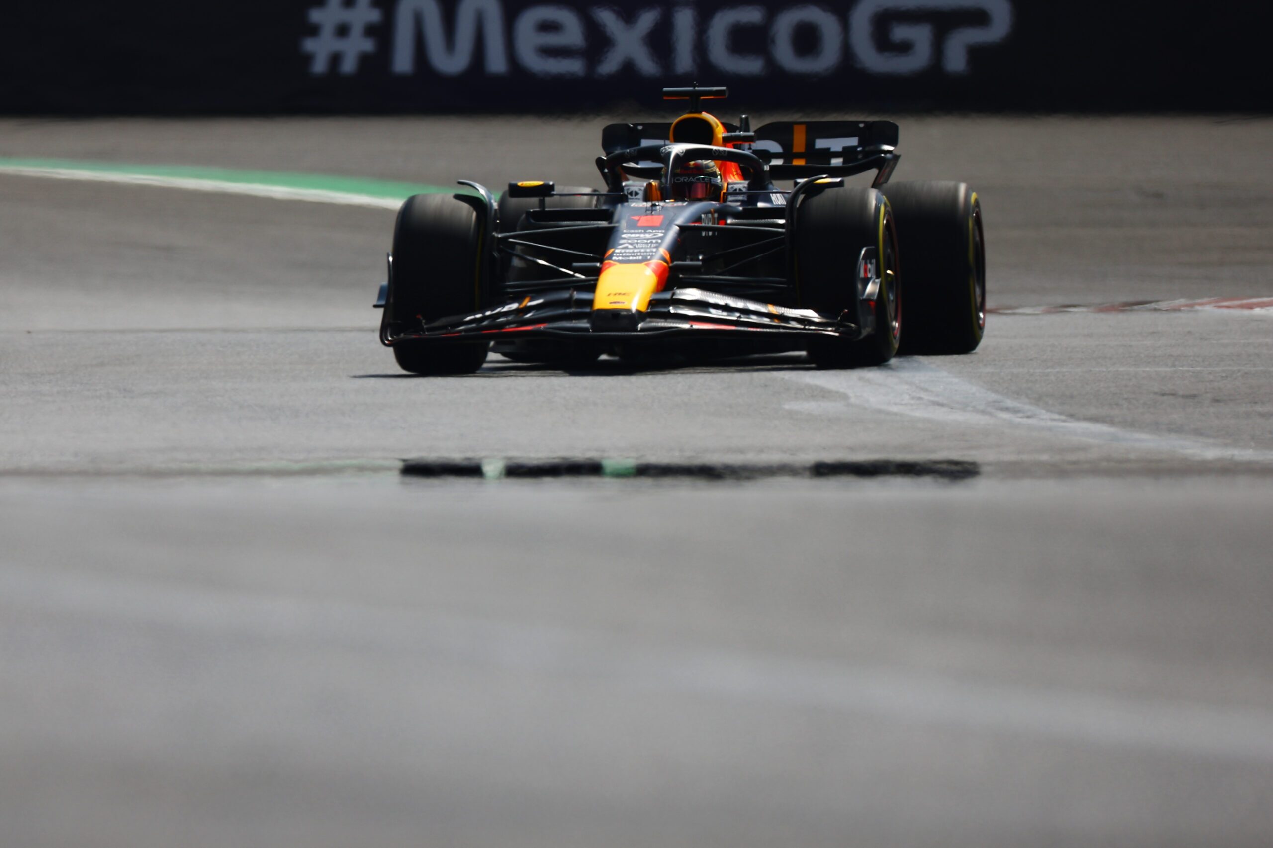 Verstappen lidera 1º treino do GP do México; Albon é 2º e Pérez fica em 3º