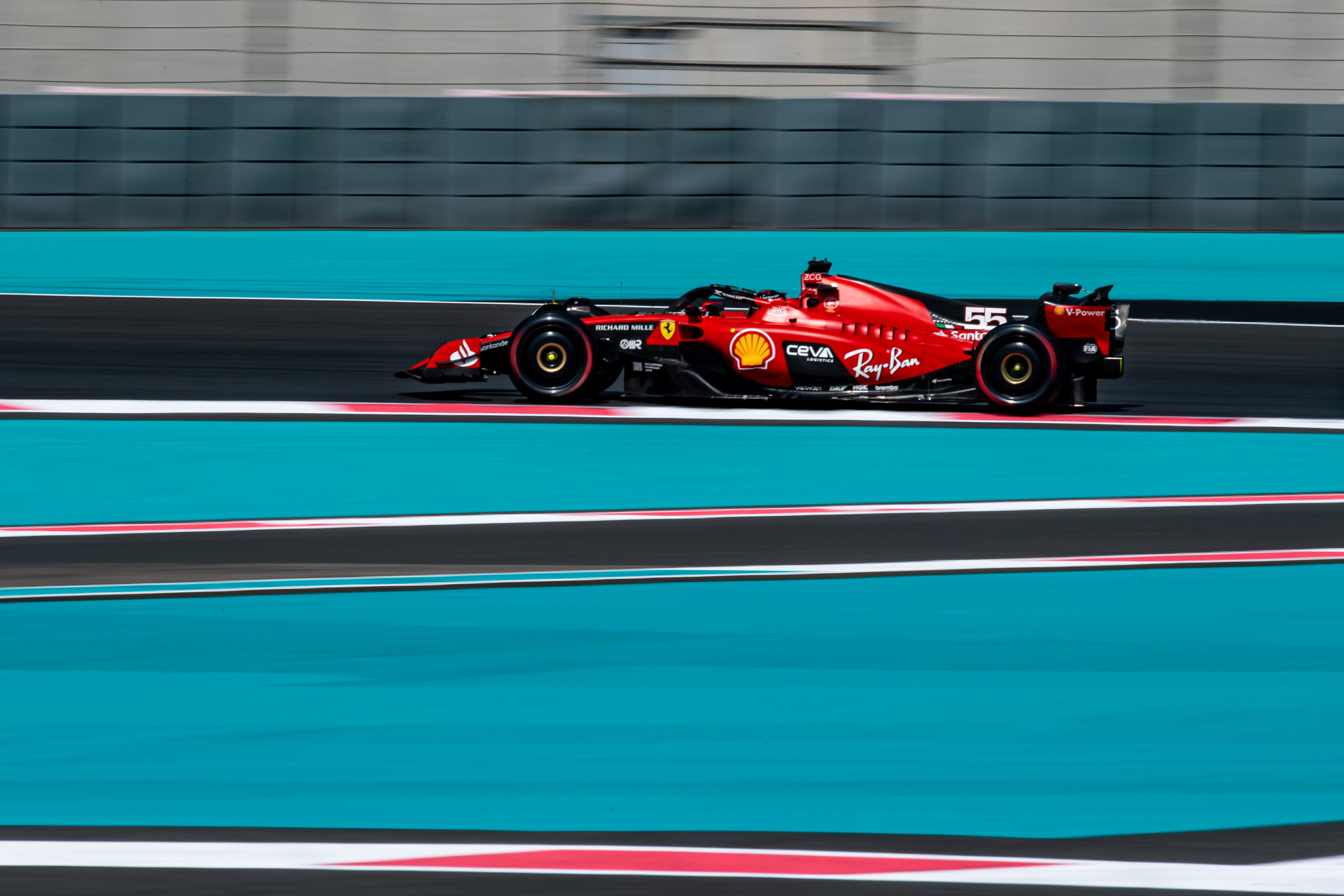 Sainz lidera manhã de testes da F1 em Abu Dhabi. Drugovich anota quarto tempo
