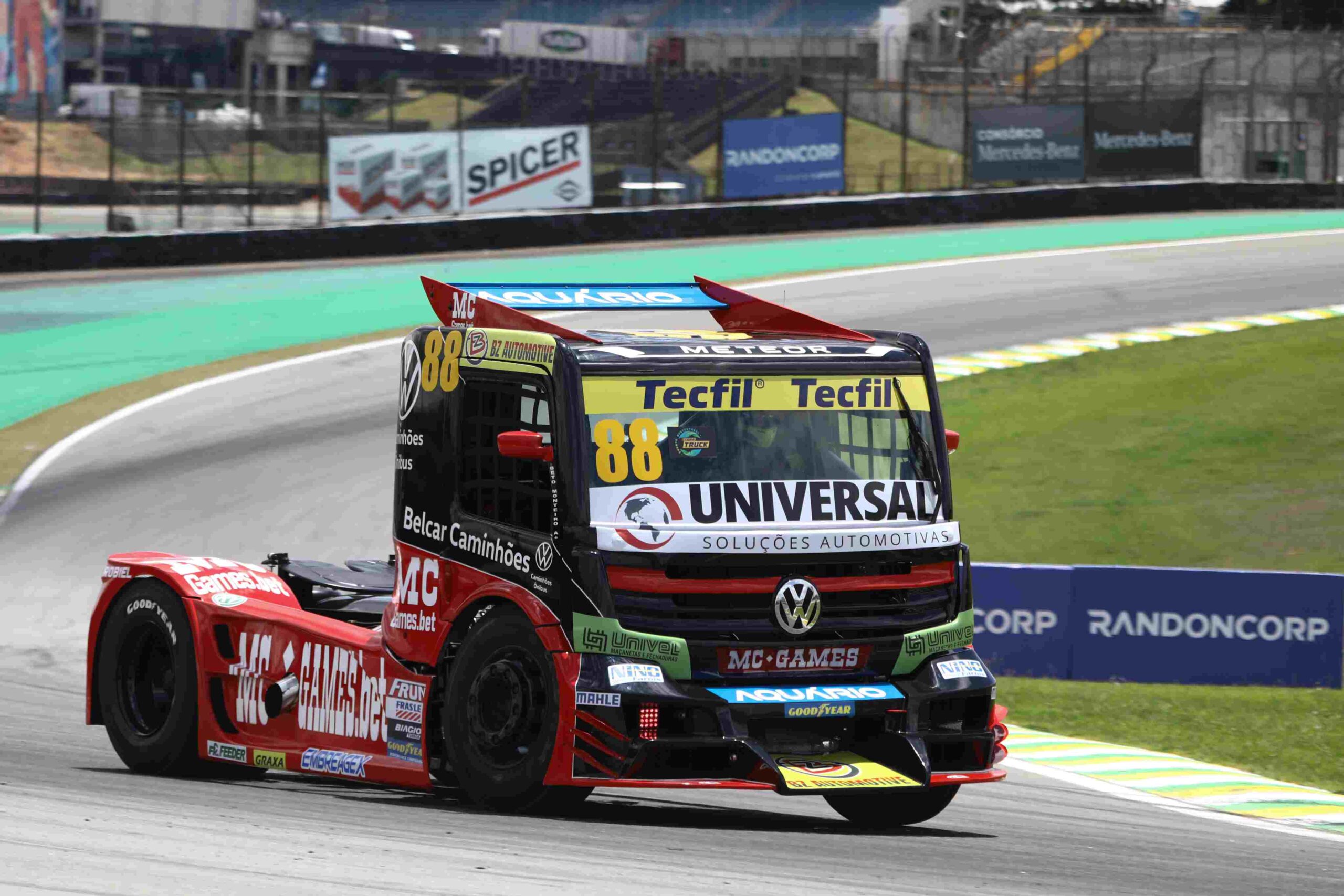 Copa Truck: Beto Monteiro lidera sexta-feira de treinos em