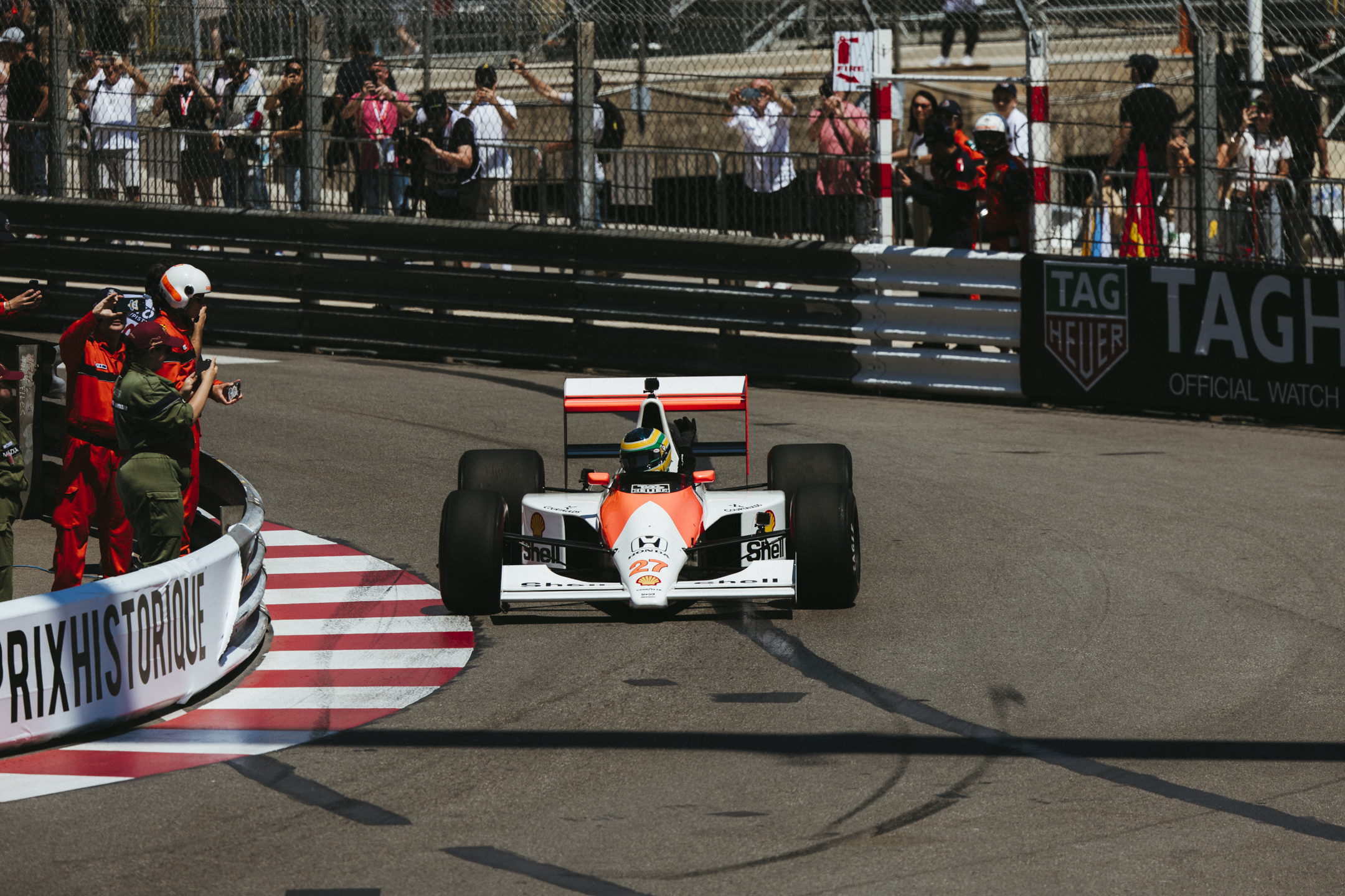 GP Histórico de Mônaco homenageia Ayrton Senna com carros do tricampeão na pista