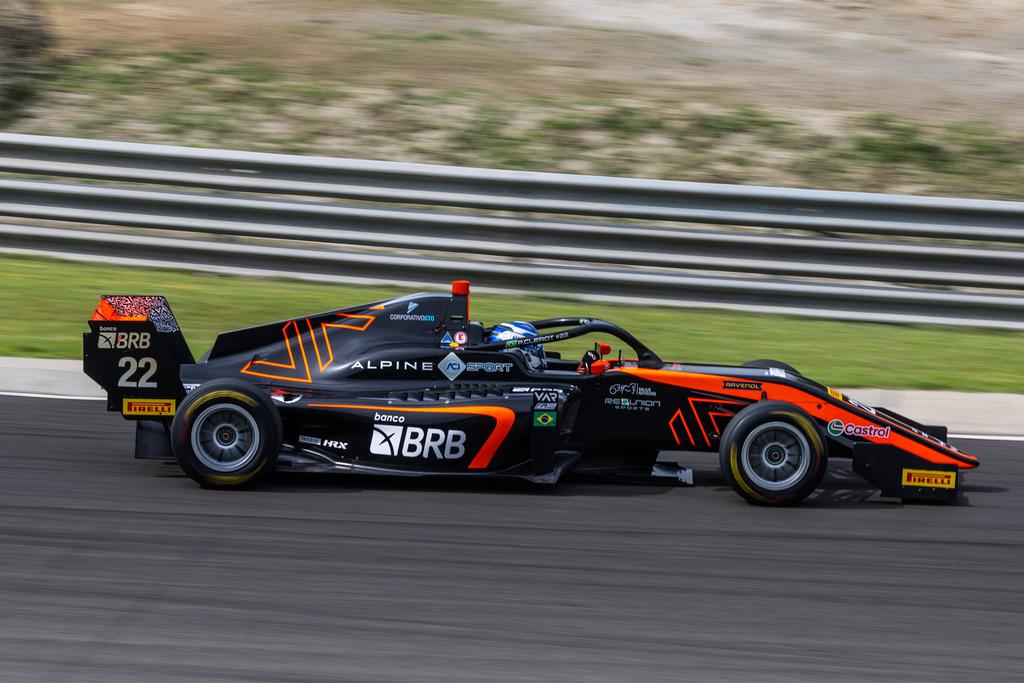 FRECA: Pedro Clerot é destaque sendo o mais rápido entre os rookie e segundo na geral nos testes na Hungria