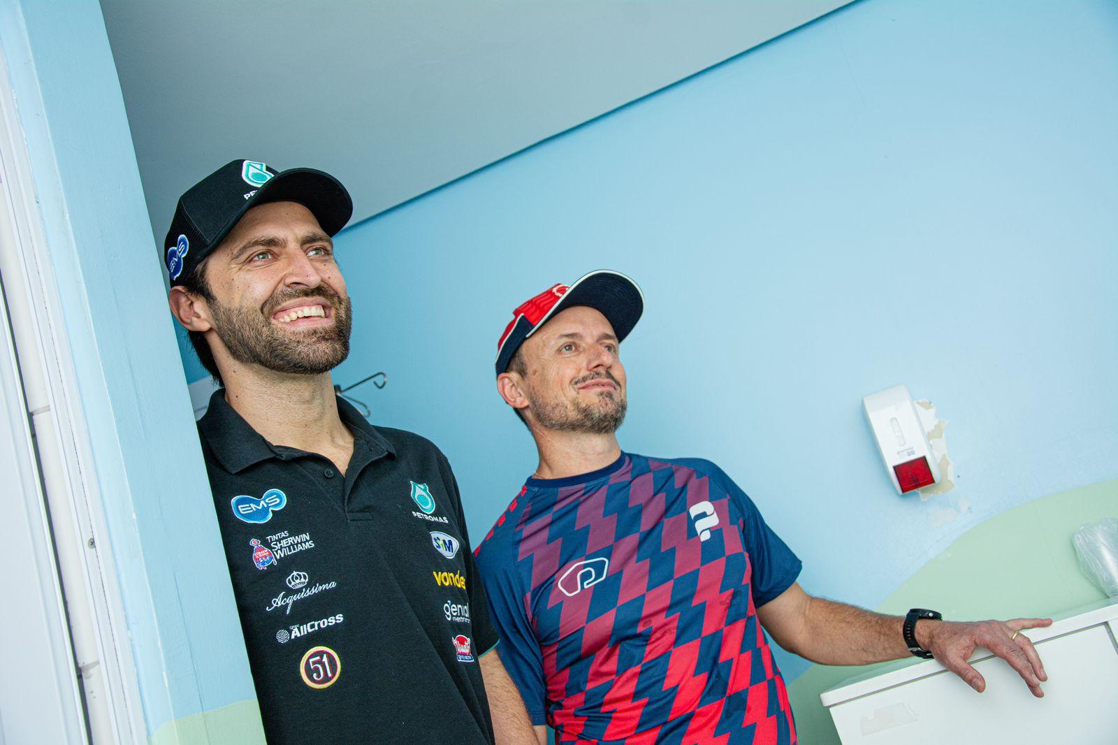 Átila Abreu e Pole Motorsport incentivam doação de sangue em visita a hospital durante etapa da Stock Car