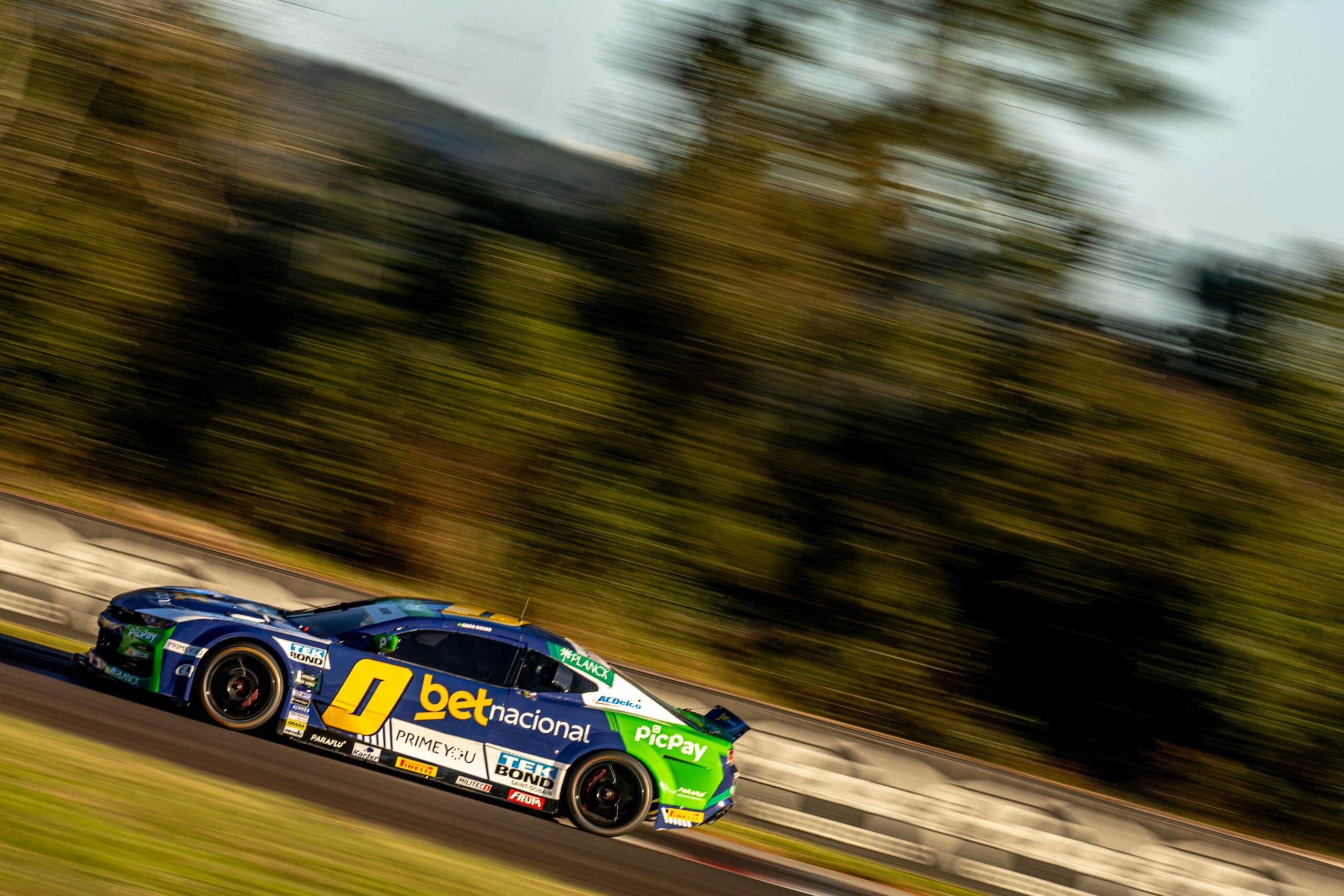 Cacá Bueno conquista pódio na primeira corrida da NASCAR Brasil em Tarumã