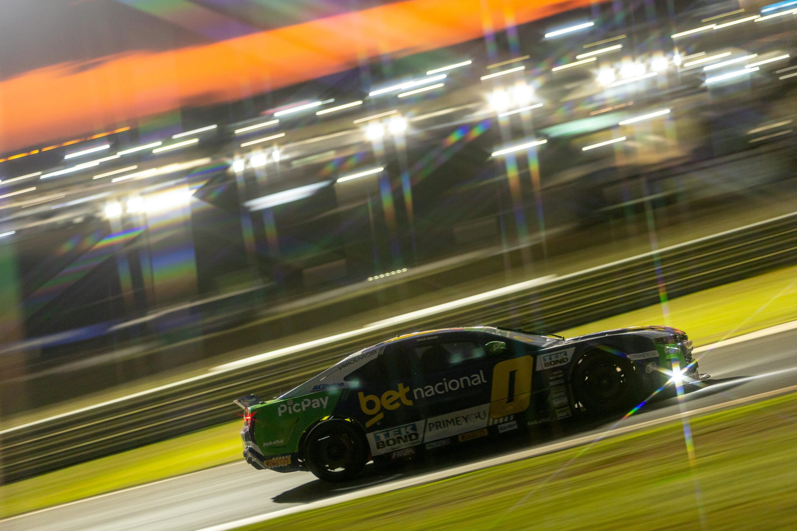 NASCAR Brasil: Cacá Bueno lidera sexta-feira de treinos em Cascavel e se mostra otimista para classificação