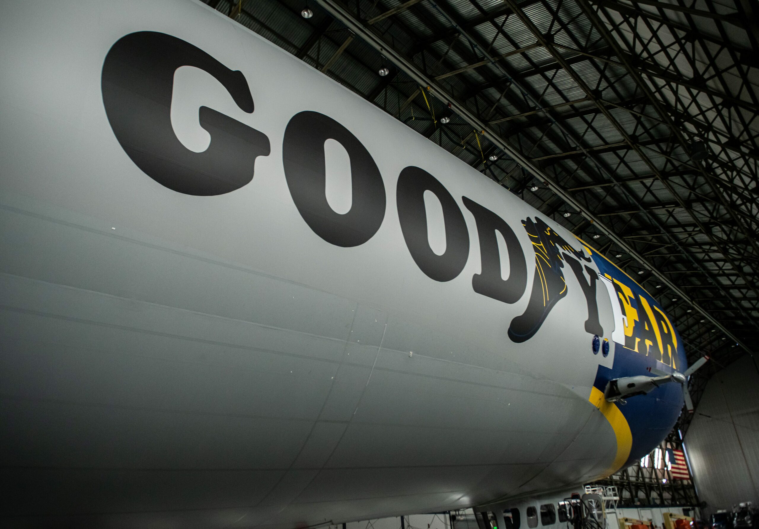 Ilustrar como ficou o novo dirigível da Goodyear