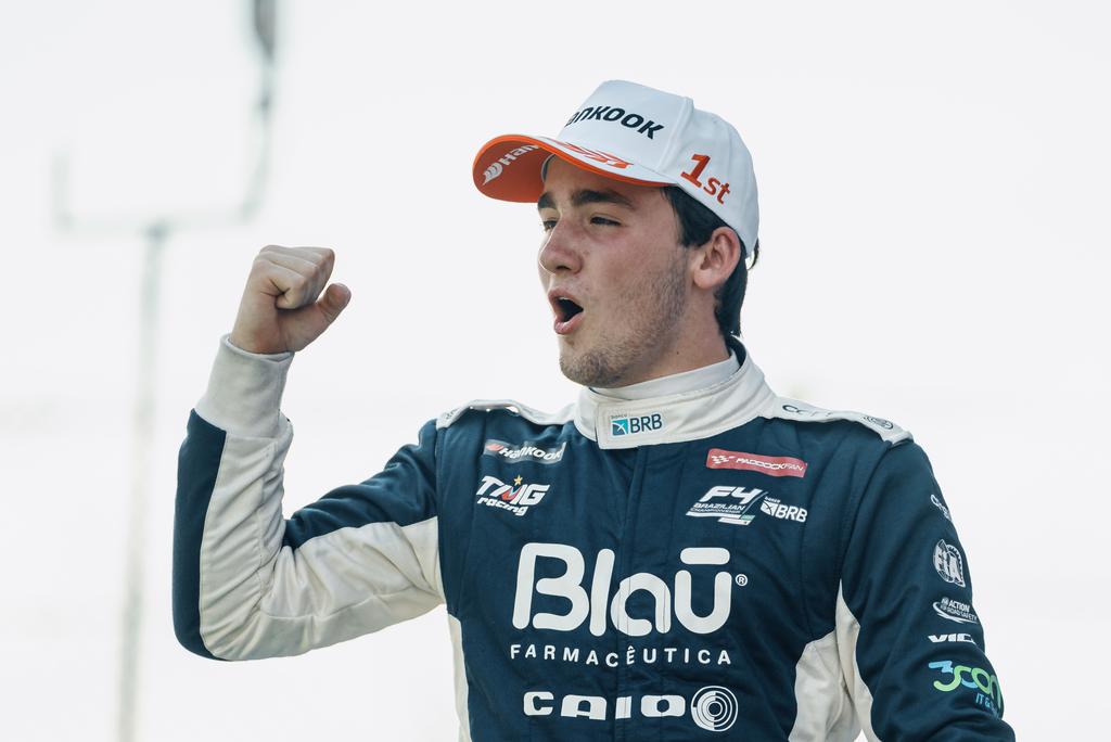 Mesquita comemora a vitória da corrida 1 da Fórmula 4 em Interlagos