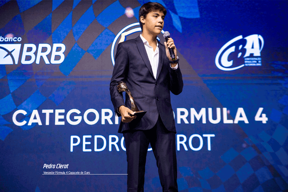 Imagens históricas: Pedro Clerot e o primeiro troféu da Fórmula 4 Brasil no Capacete de Ouro