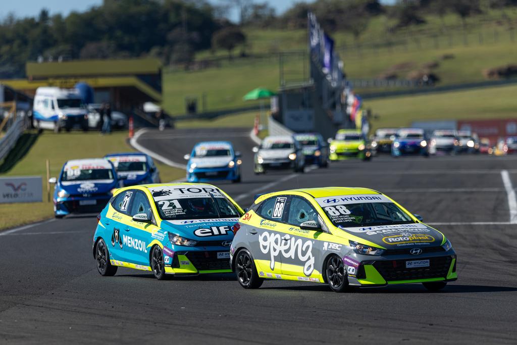 Endurance das Estrelas: estratégia leva Beto Cavaleiro, Gaetano Di Mauro e Breno Borges à vitória no Velocitta