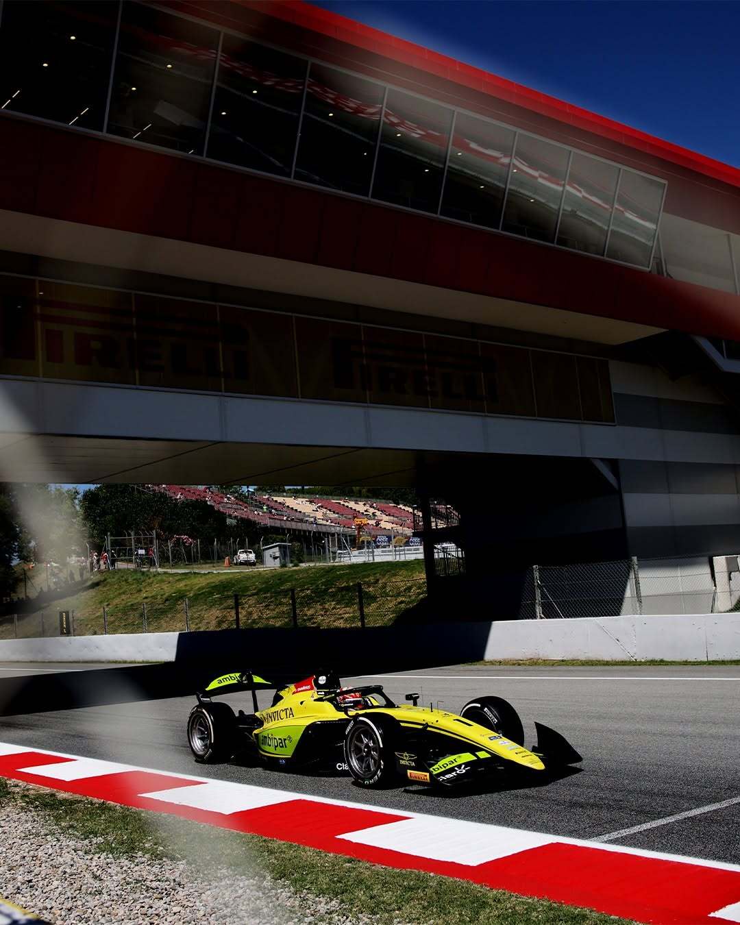 Rafael Câmara vence corrida principal em Barcelona e avança no campeonato da F2