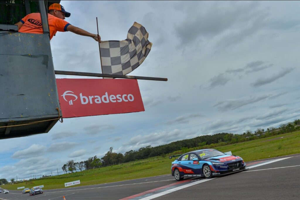 Néstor Girolami, Posadas, TCR South América, Hyundai Elantra N TCR, Bradesco